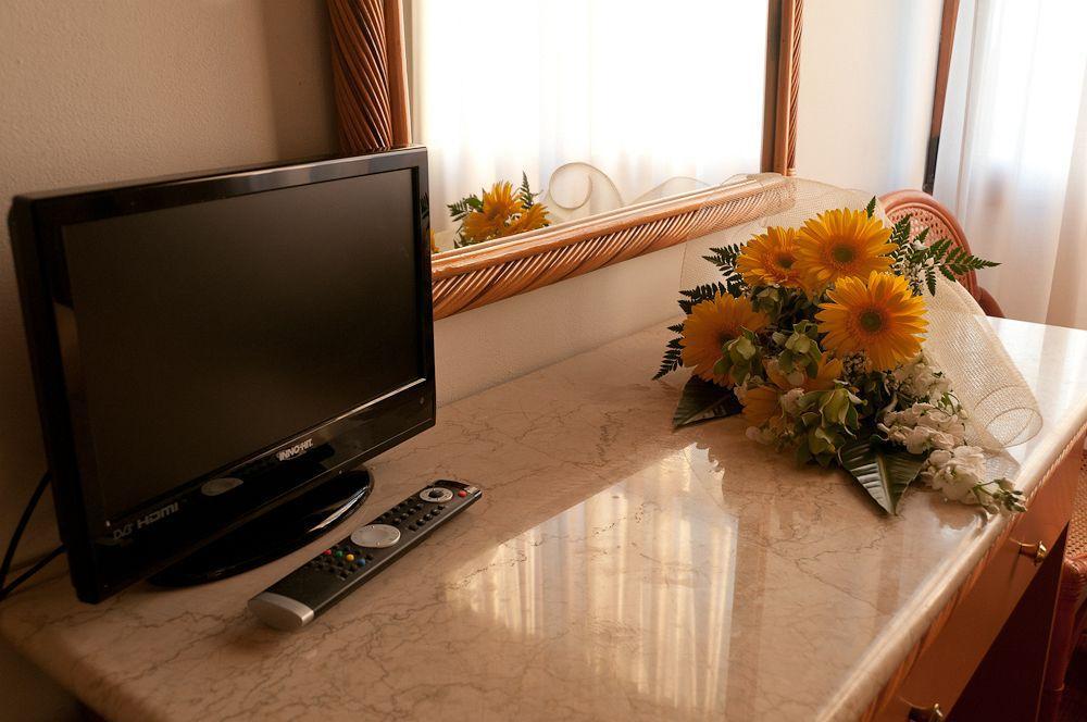Hotel Villa Isabela SantʼAngelo Buitenkant foto